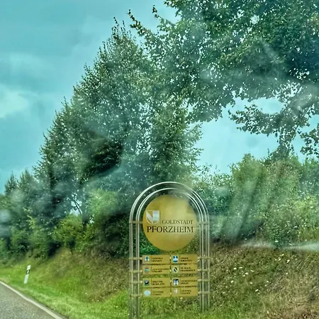 Deluxe Penthouse Zentral Mit Goldstadtblick 普福尔茨海姆