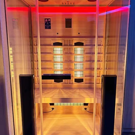 Deluxe Penthouse Zentral Mit Goldstadtblick 公寓 *